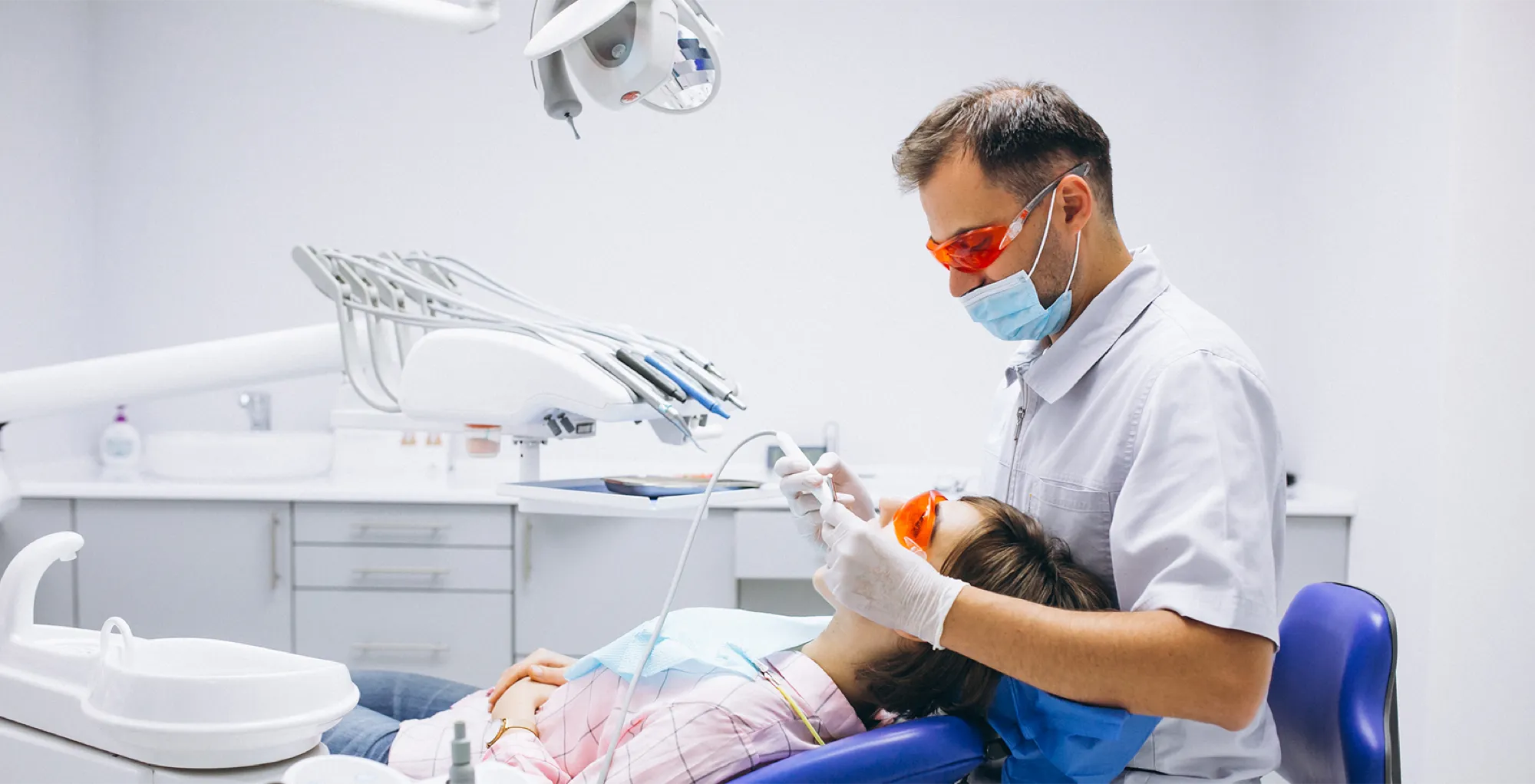 Achieve Your Perfect Smile with Veneers: The Ultimate Guide to Transforming Your Look